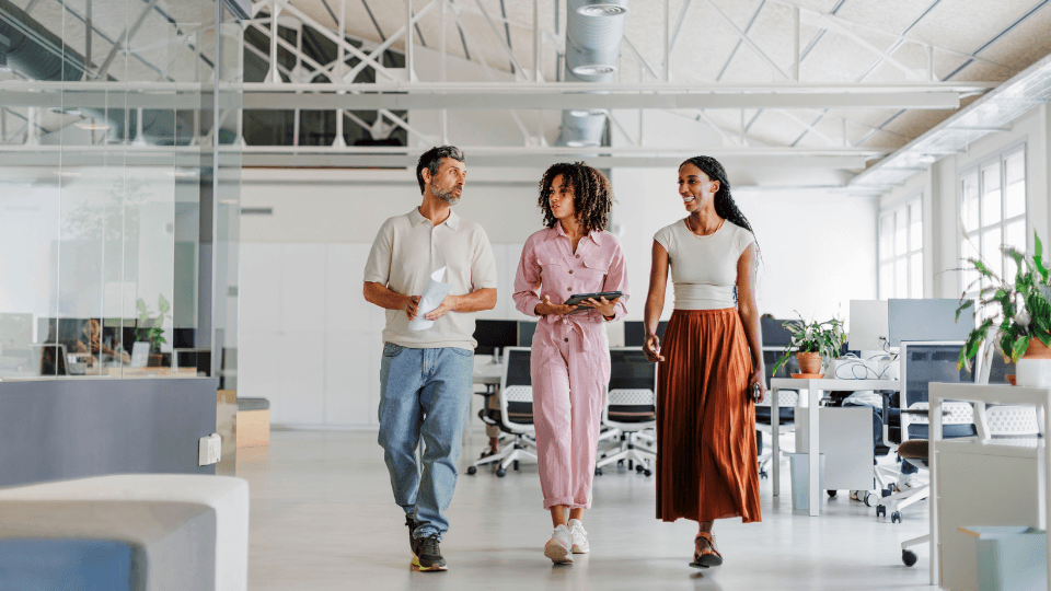 För oss är det människor, inte teknik, som kommer först.